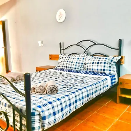 Lejlighed T2, Oura *